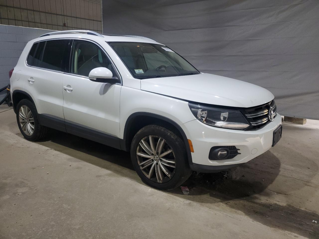 Volkswagen Tiguan s 2015