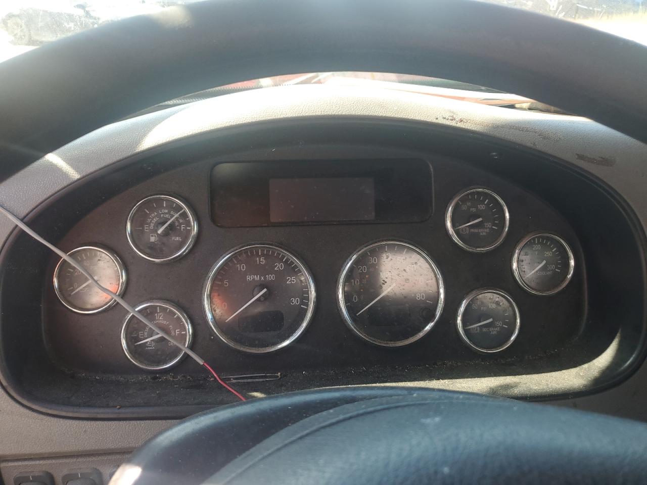 Lot #3259530100 2016 PETERBILT 337