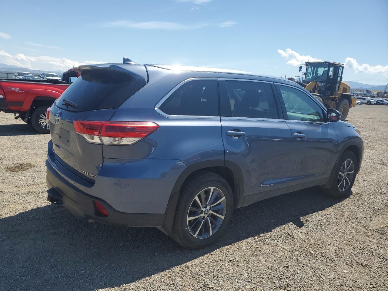 Lot #3211005567 2019 TOYOTA HIGHLANDER