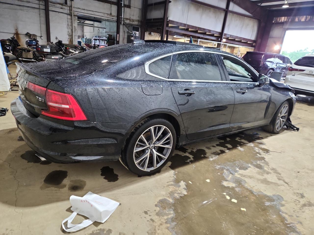 VOLVO S90 T5 MOMENTUM