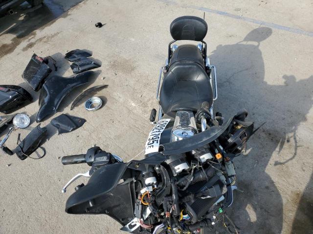 2011 HARLEY-DAVIDSON FLHX 1HD1KBM13BB606184