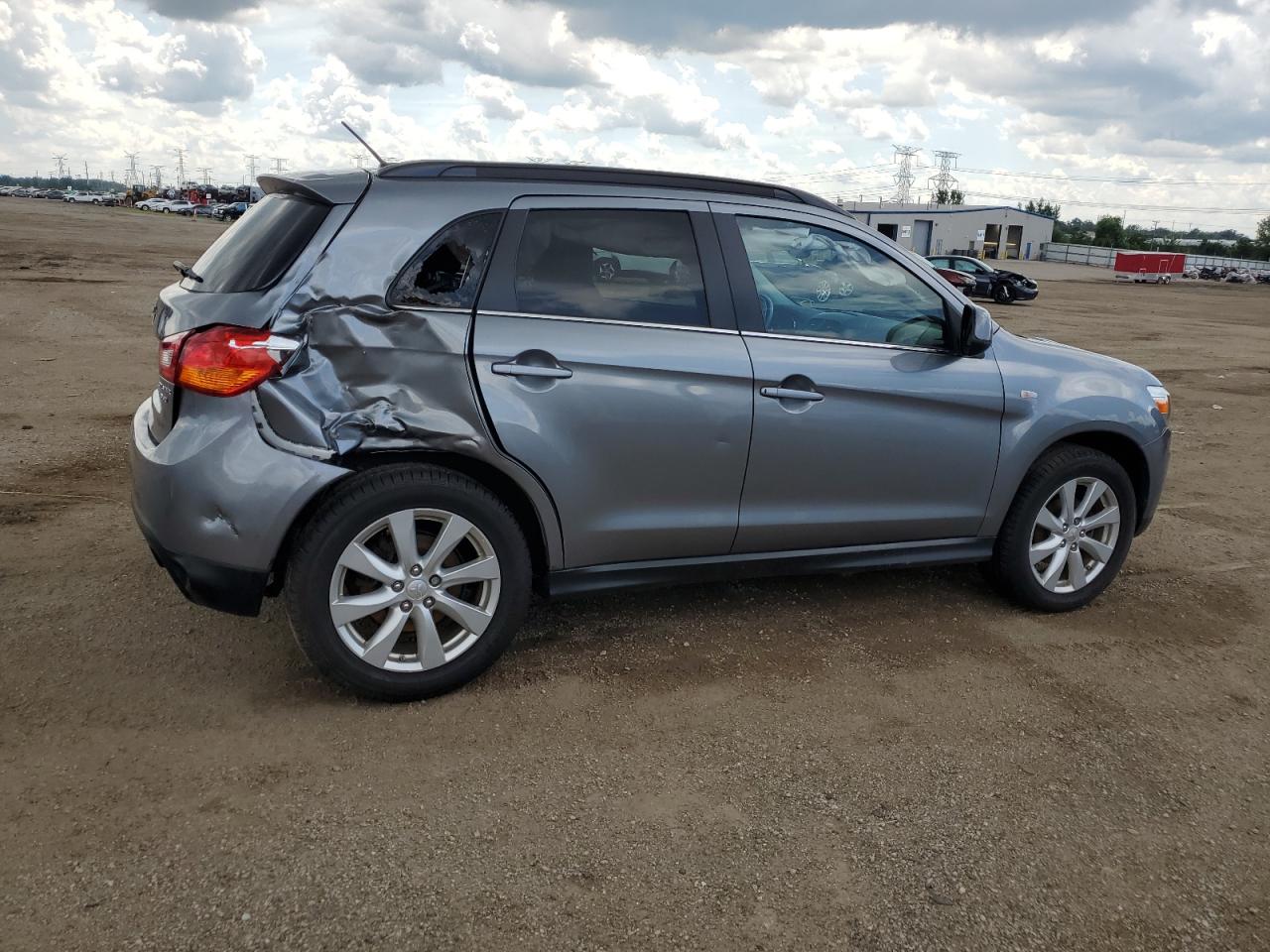 MITSUBISHI OUTLANDER SE