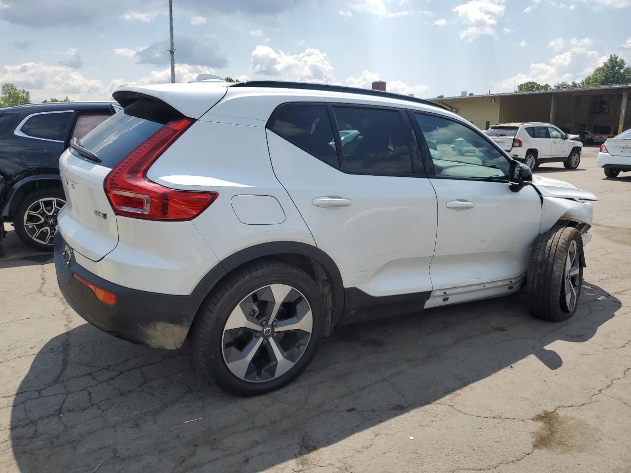 VOLVO XC40 PLUS