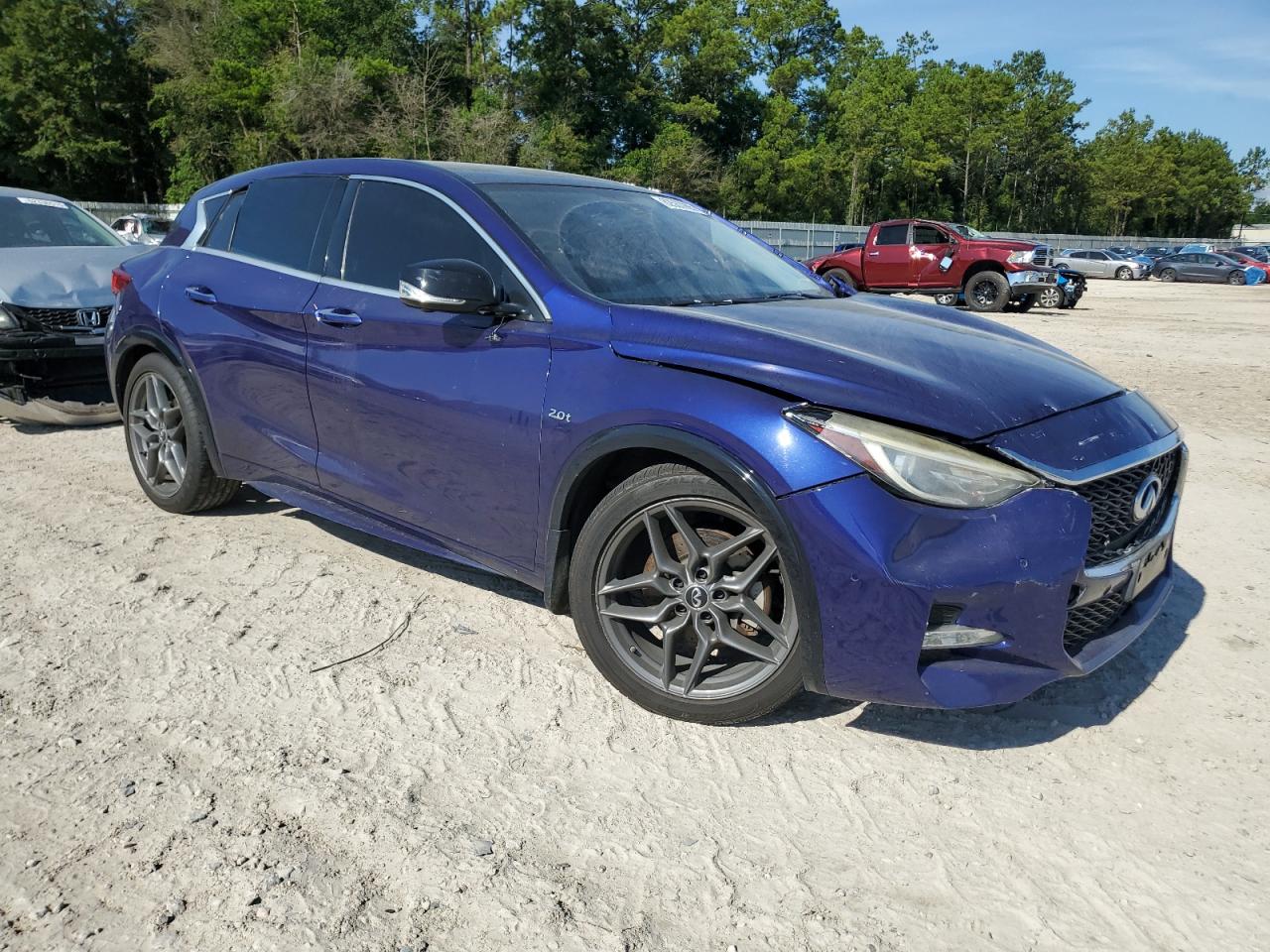 INFINITI QX30 BASE