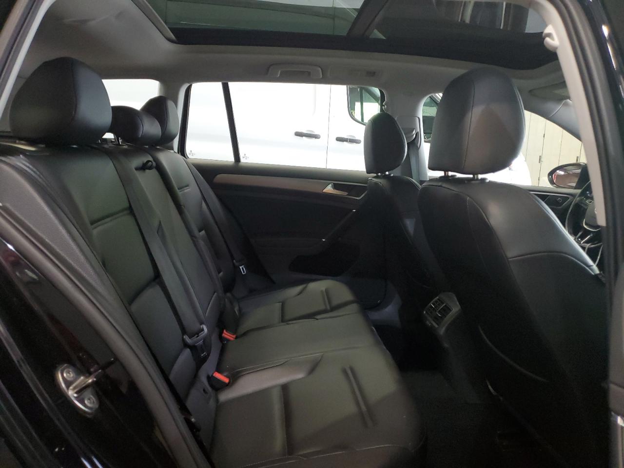 VOLKSWAGEN GOLF SPORTSVAN S