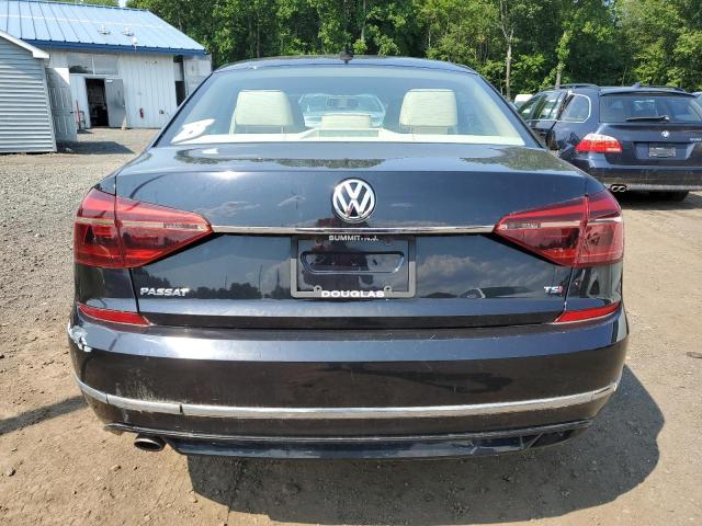 2017 VOLKSWAGEN PASSAT R-L 1VWDT7A33HC068598