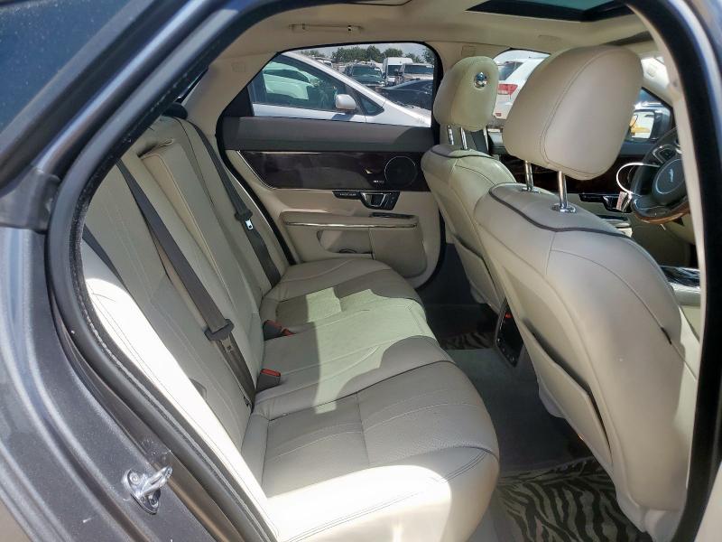 2017 JAGUAR XJ SAJWA1C74H8W09063
