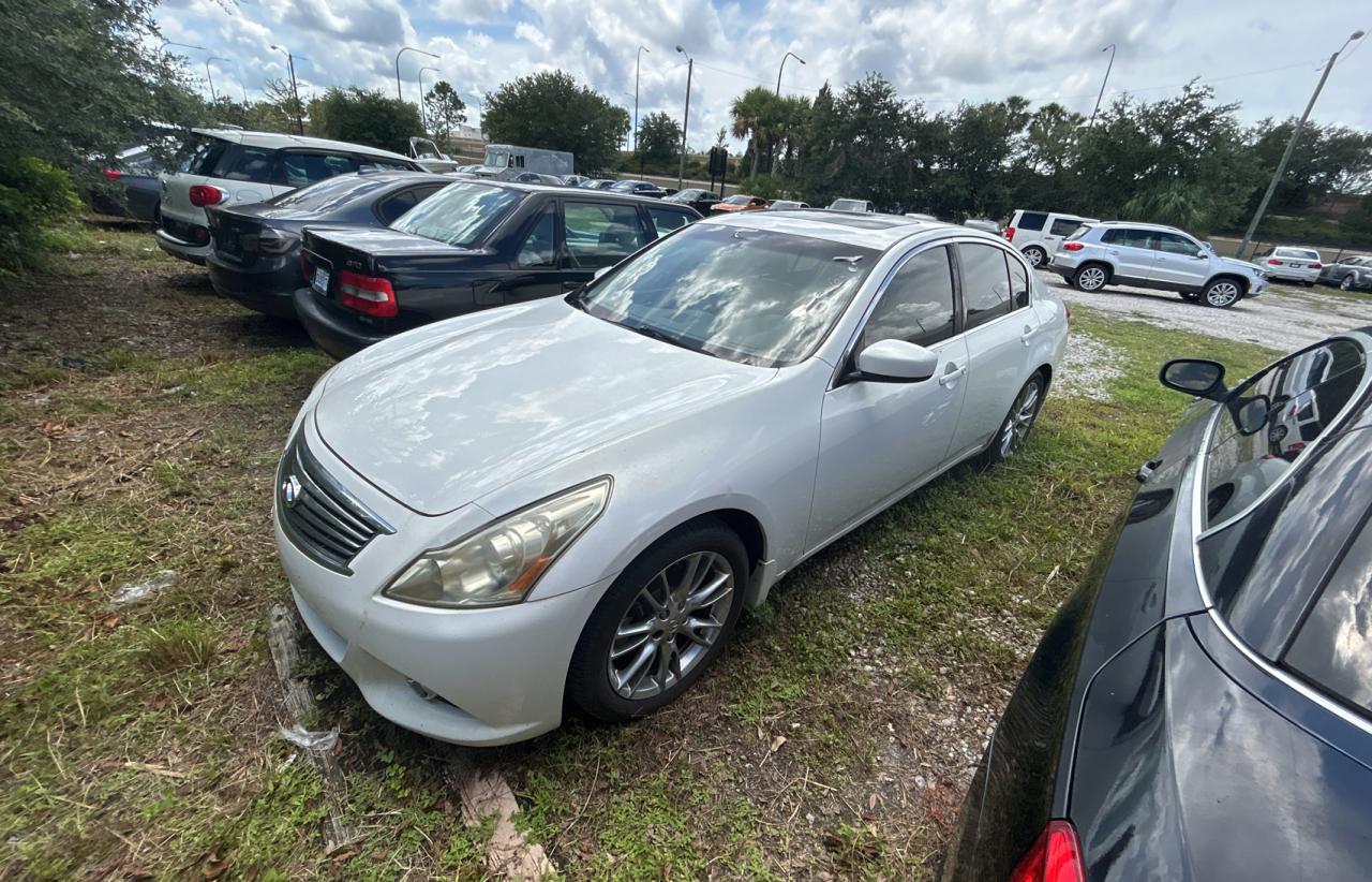 Infiniti G37 base 2011