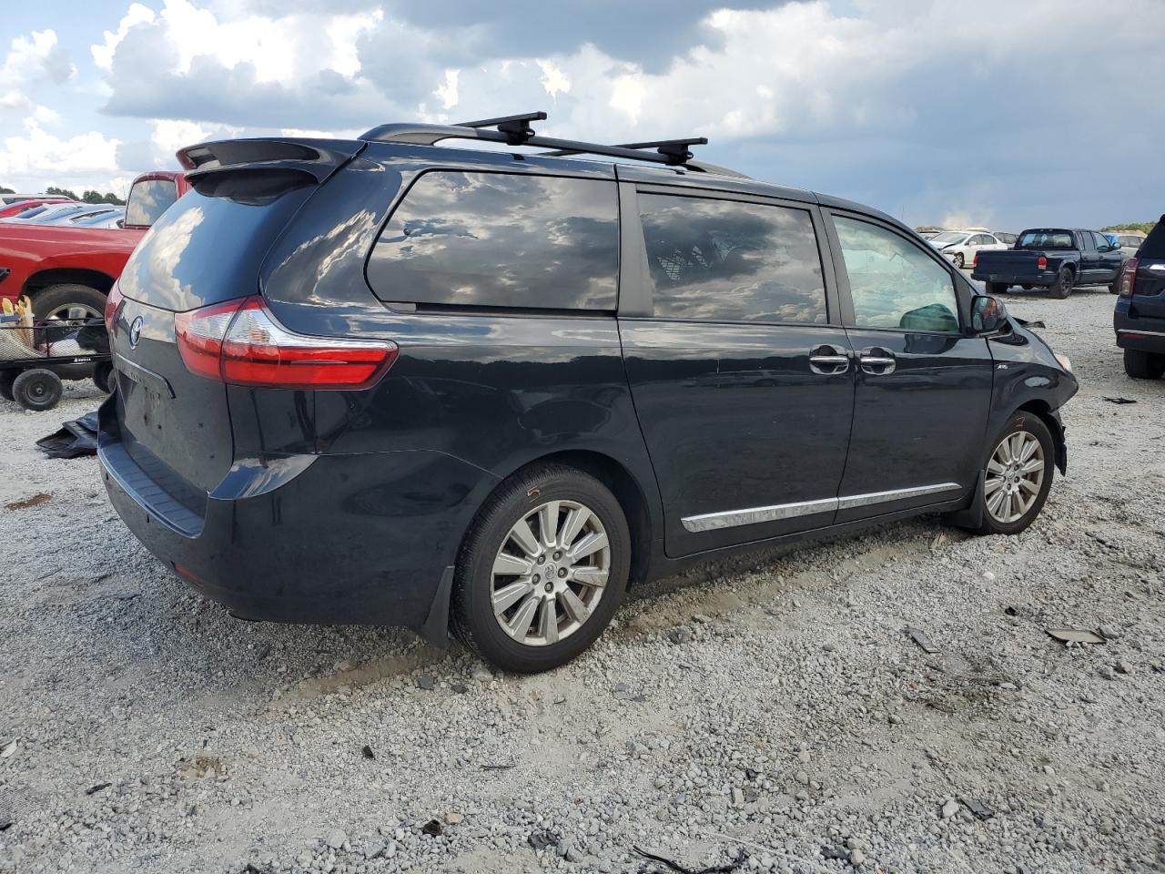 TOYOTA SIENNA XLE