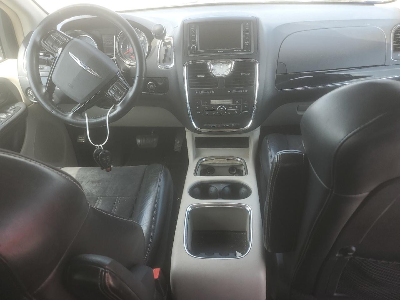 CHRYSLER TOWN & COUNTRY TOURING L