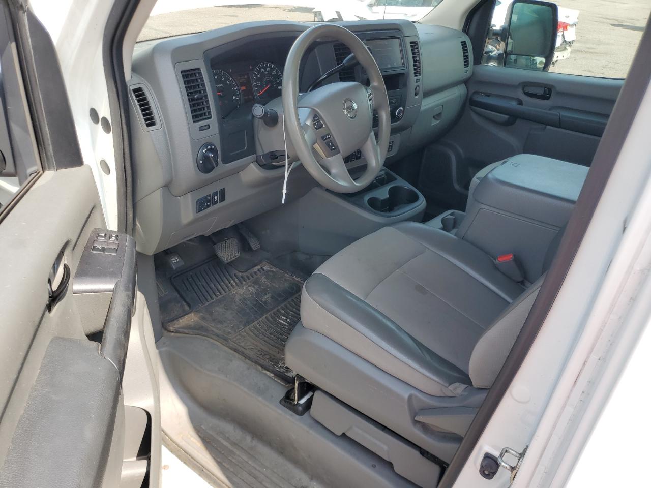 NISSAN NV2500 2500 S