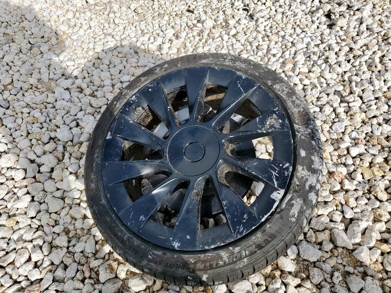 2024 TESLA MODEL Y 7SAYGDEE4RA233162