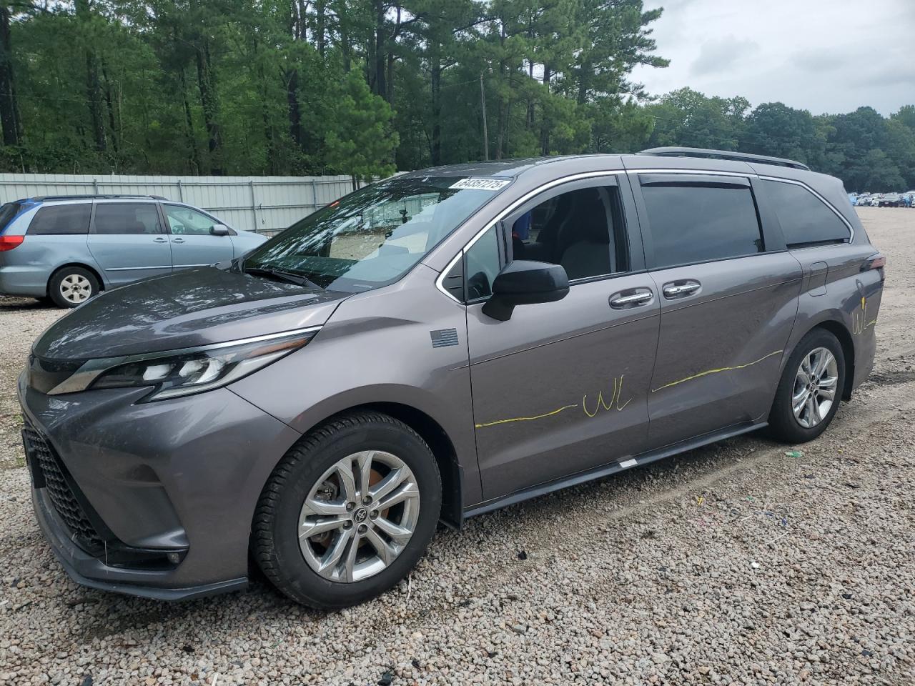 TOYOTA SIENNA XSE