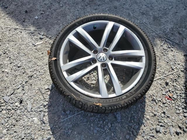 2017 VOLKSWAGEN PASSAT R-L 1VWDT7A32HC052201