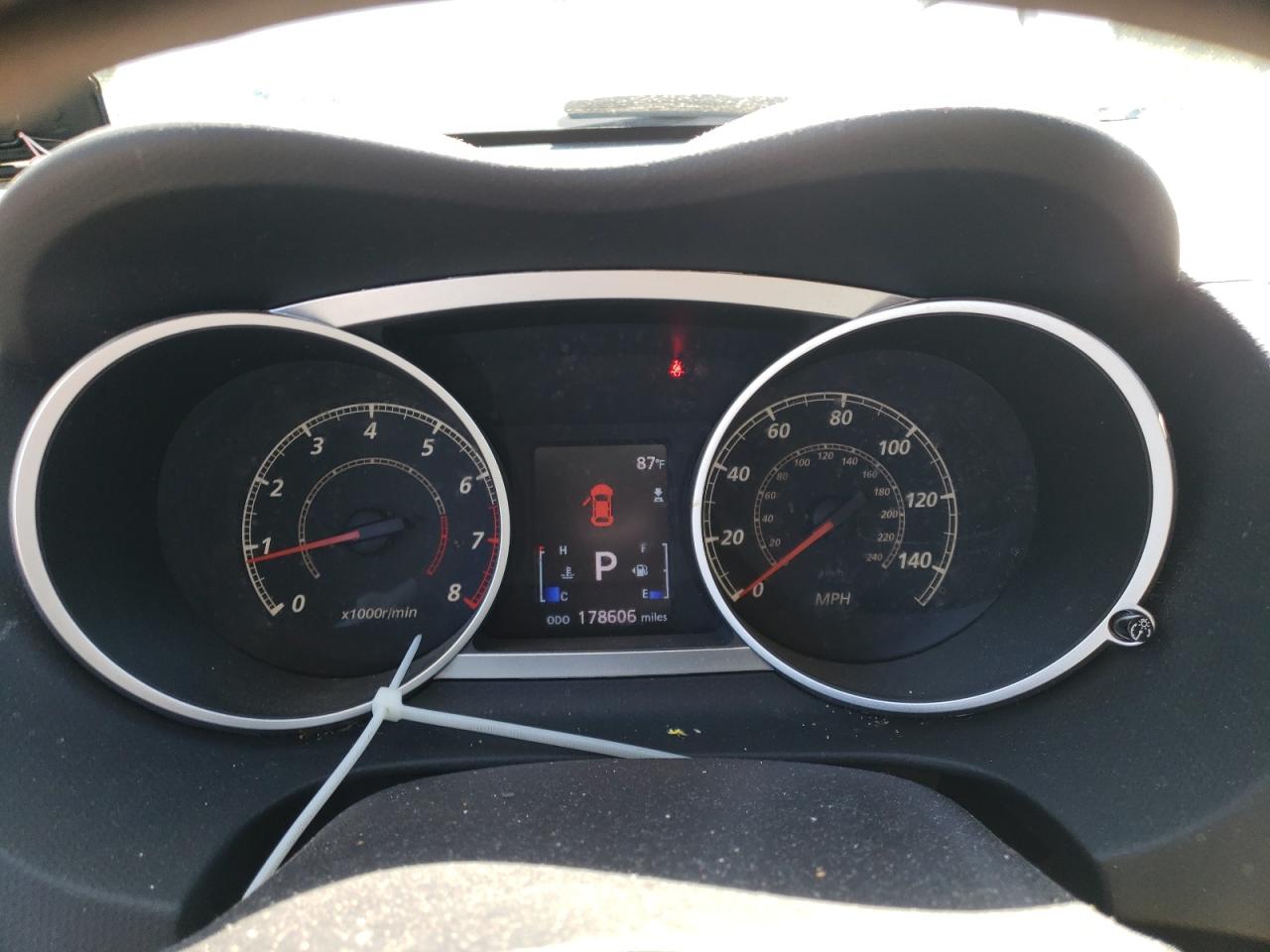 MITSUBISHI OUTLANDER SE