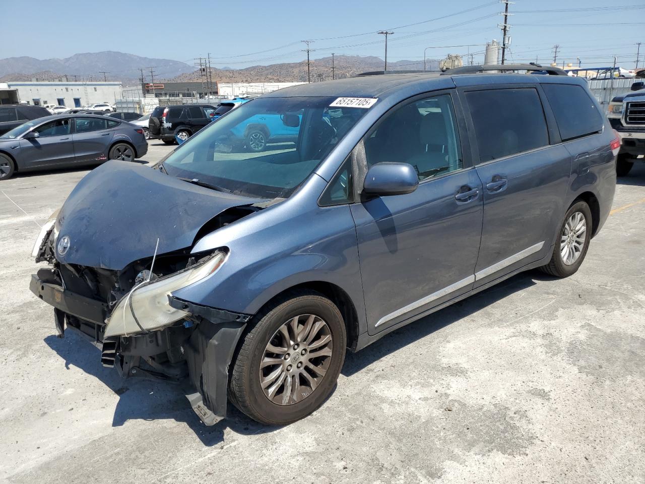 TOYOTA SIENNA XLE
