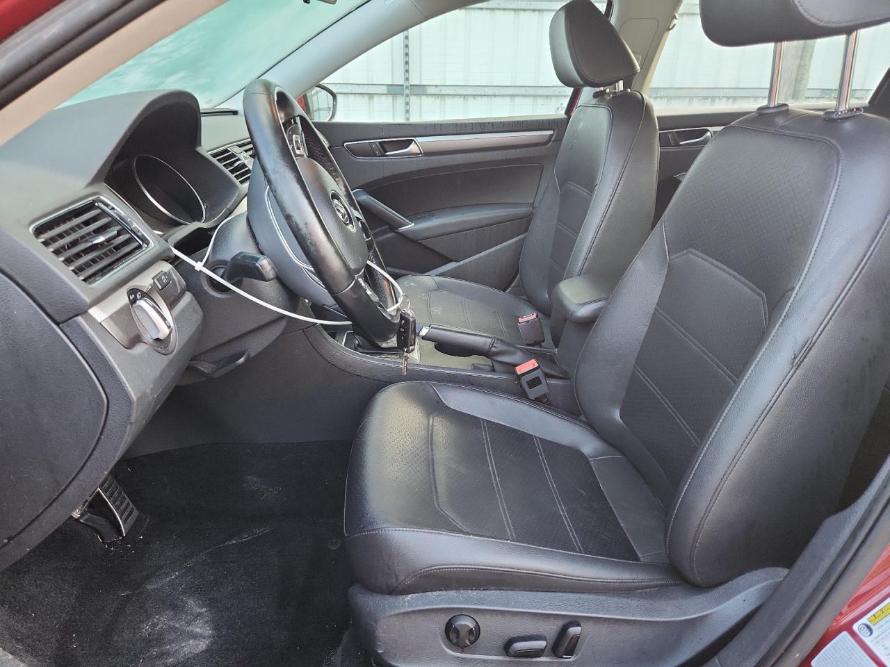 VOLKSWAGEN PASSAT R-LINE