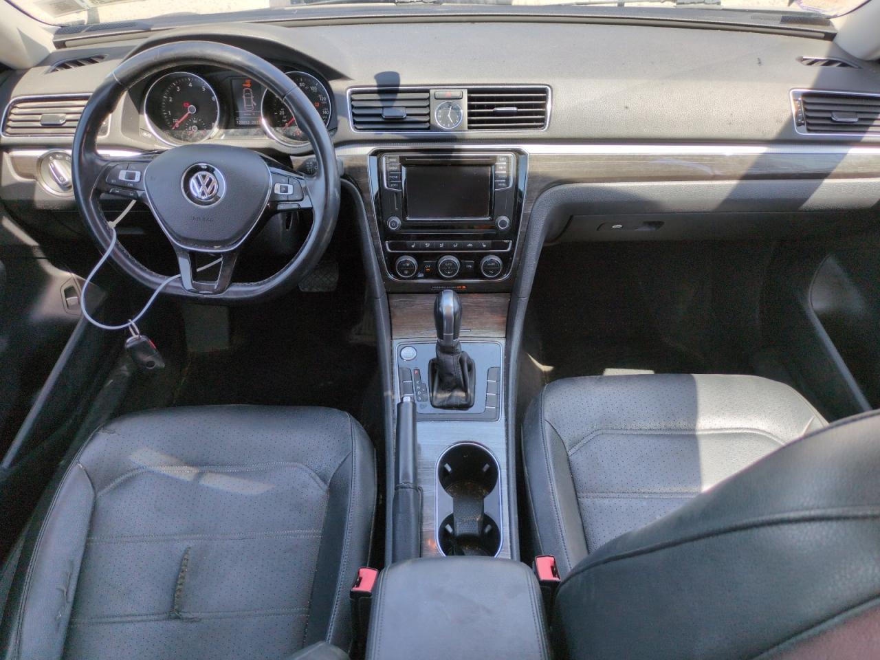 VOLKSWAGEN PASSAT SE