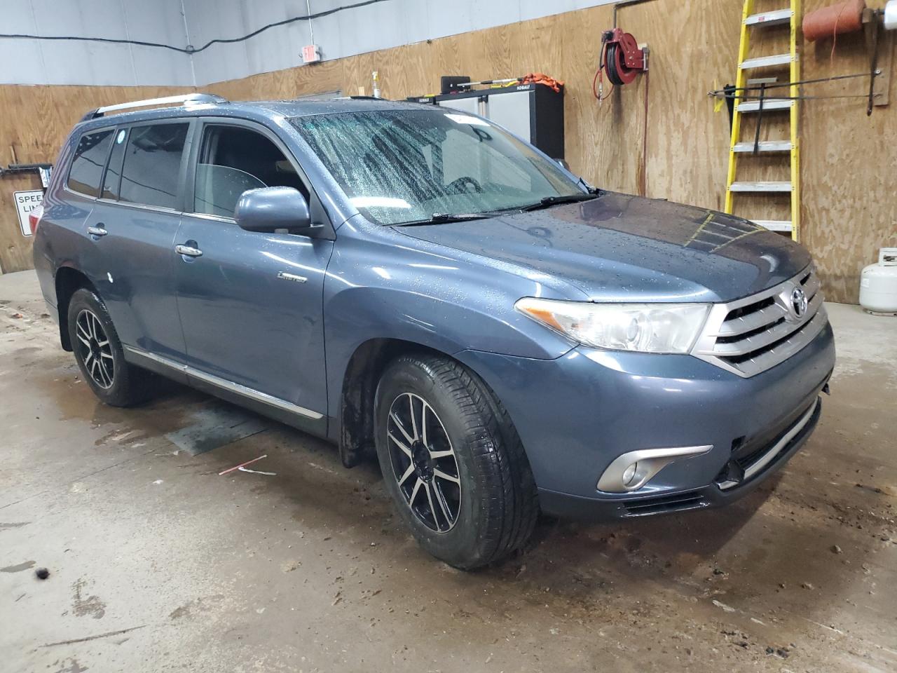 TOYOTA HIGHLANDER LIMITED