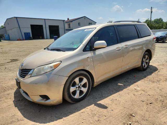 TOYOTA SIENNA LE