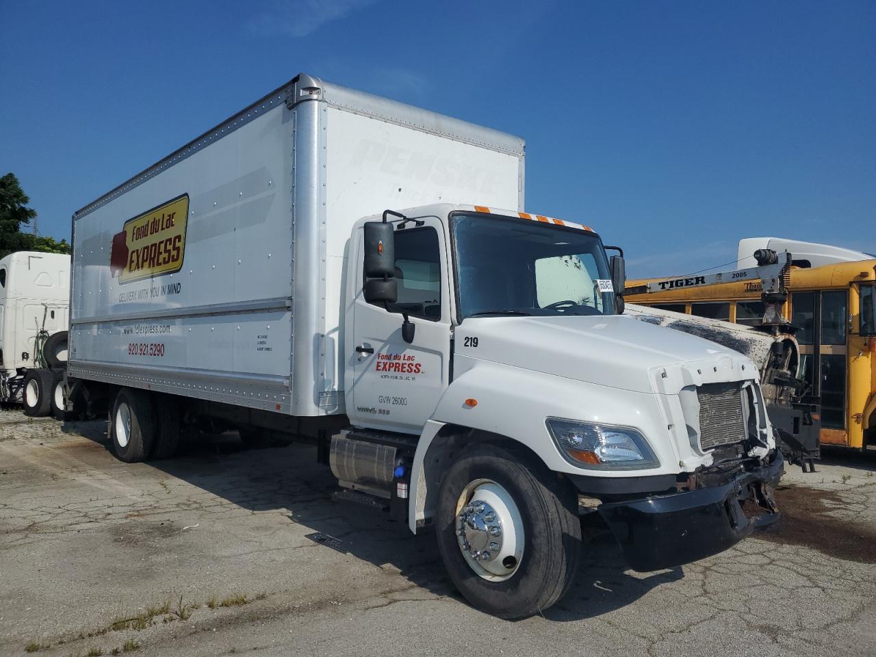 Lot #3302769348 2018 HINO 258/268