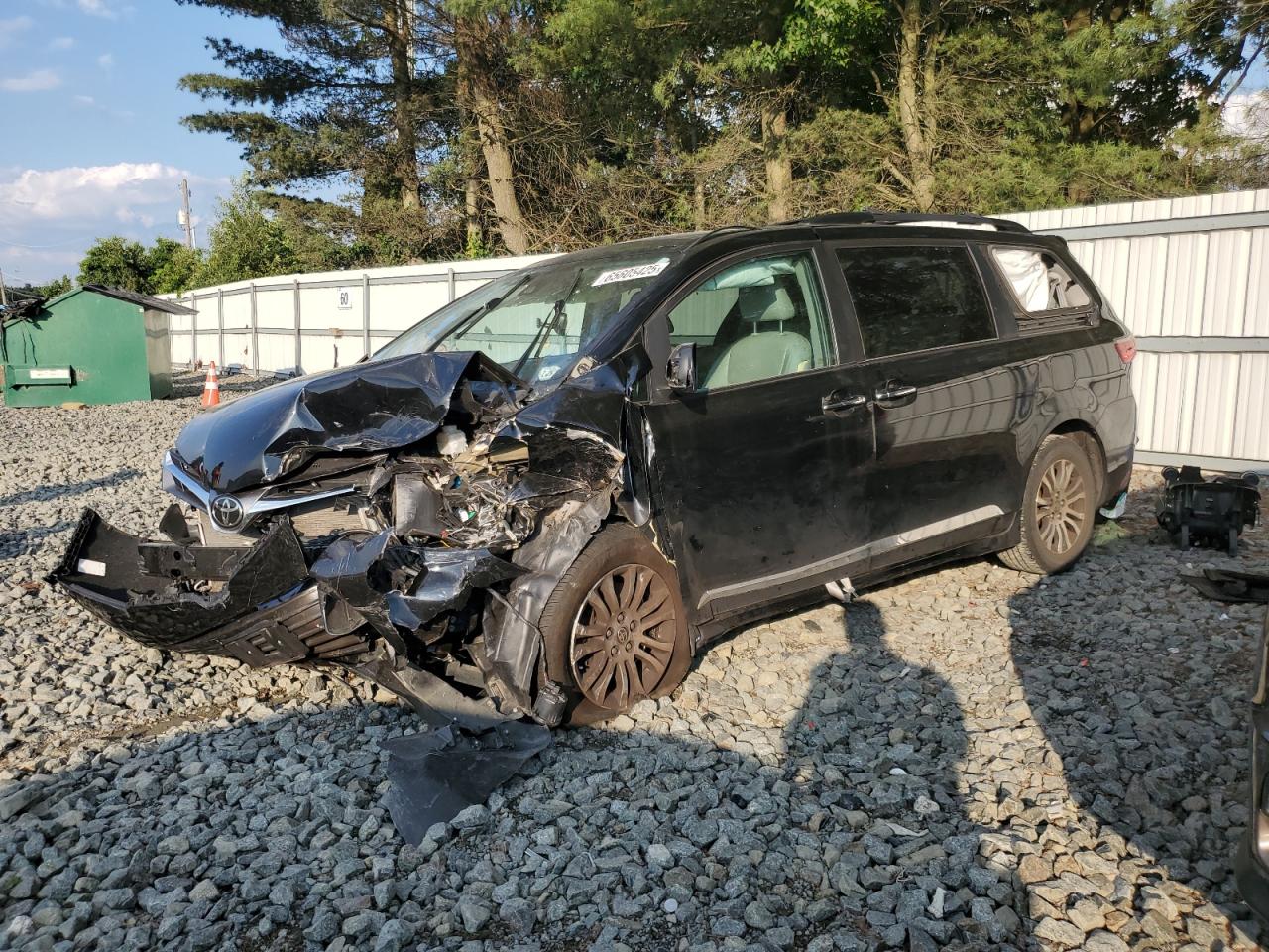 TOYOTA SIENNA XLE