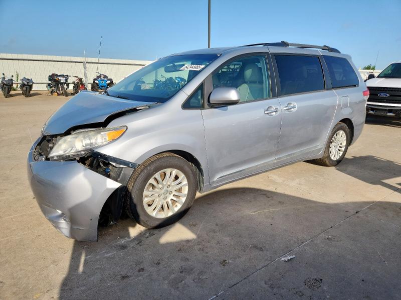 TOYOTA SIENNA XLE