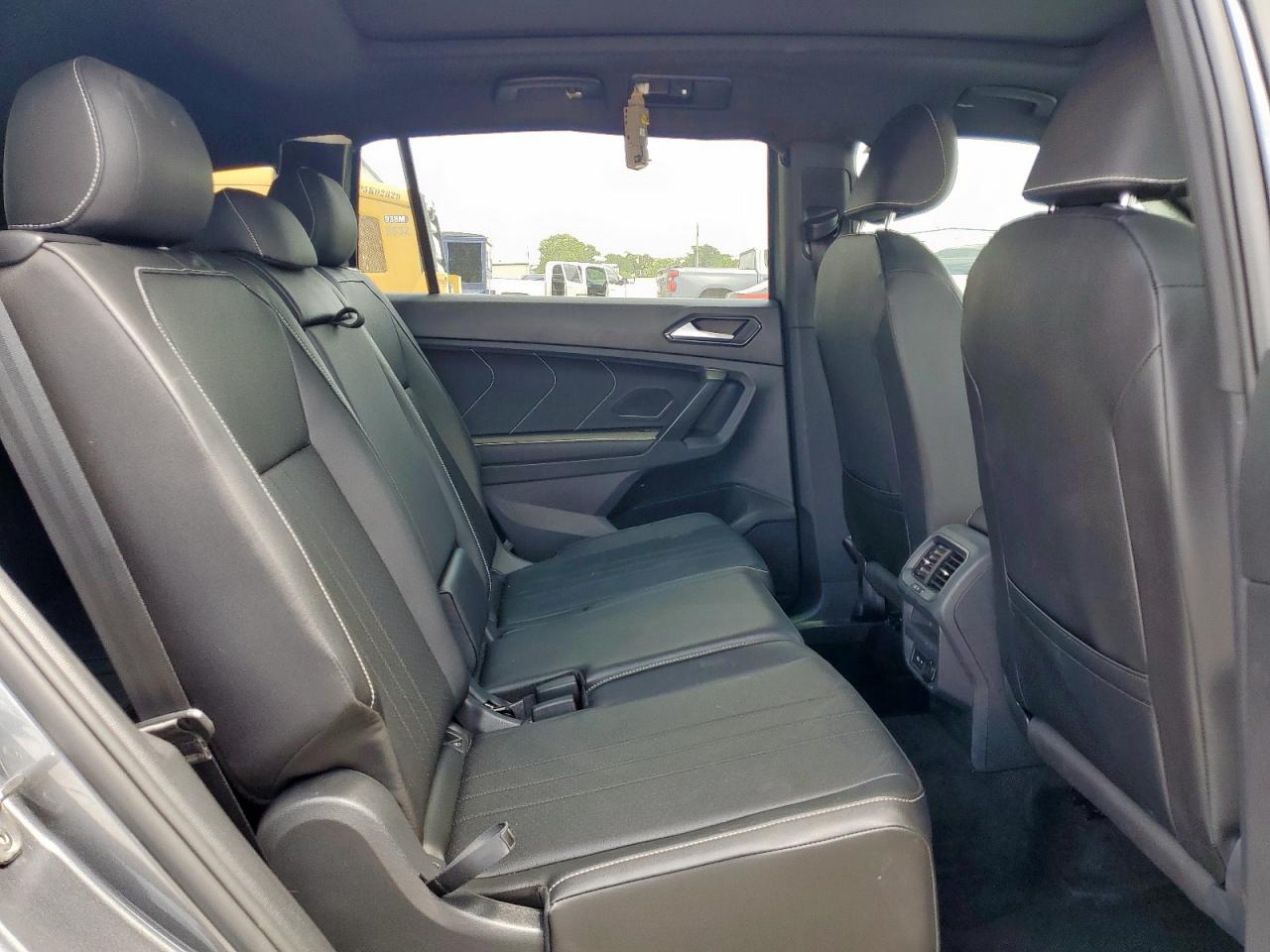 VOLKSWAGEN TIGUAN SE R-LINE BLACK