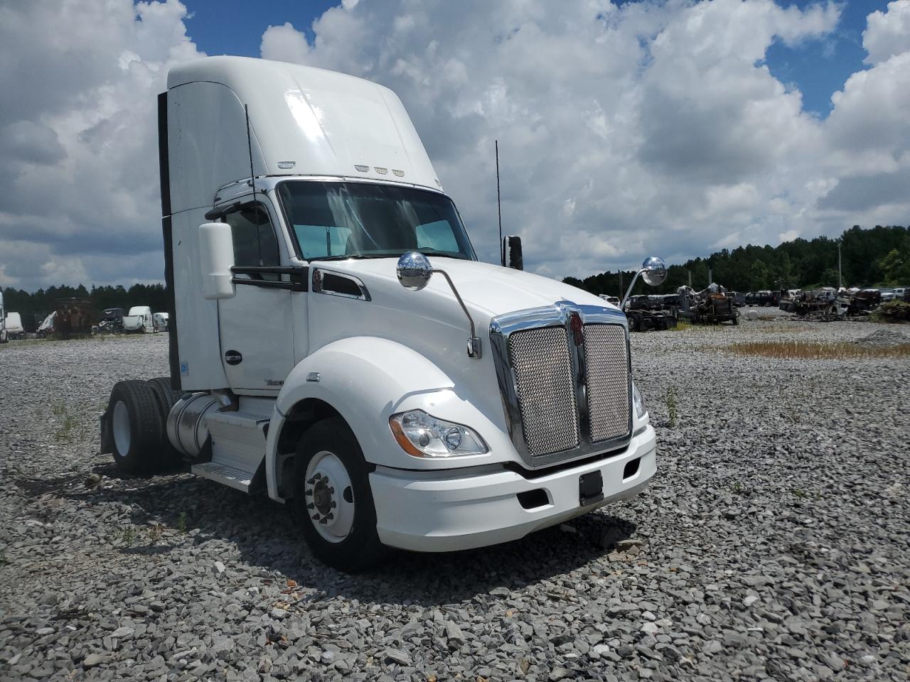 Lot #3234778379 2014 KENWORTH T680