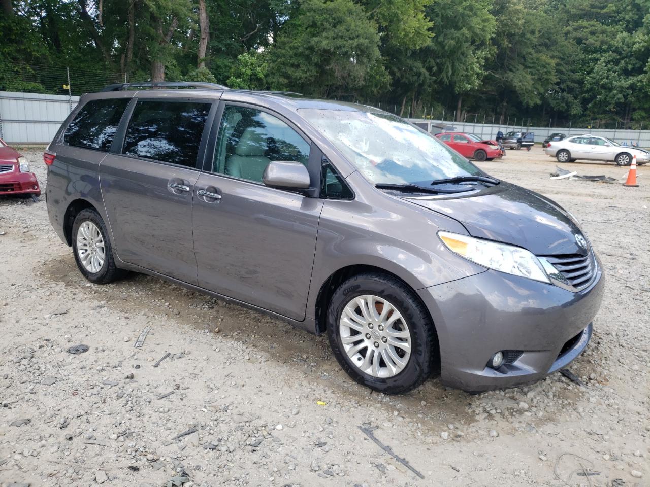 TOYOTA SIENNA XLE