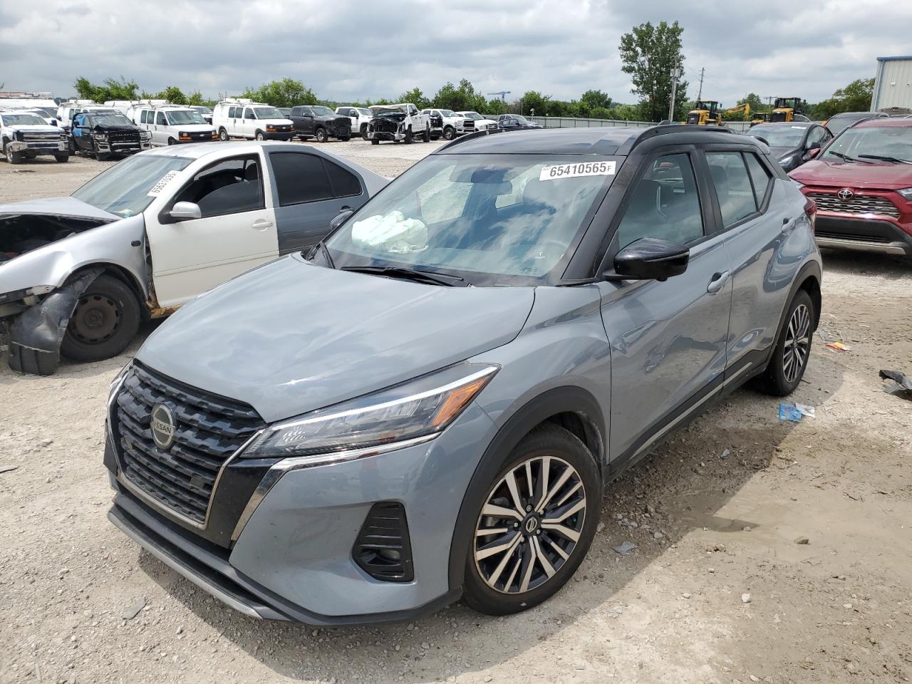 NISSAN KICKS SR