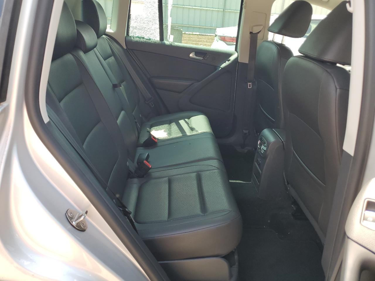 Volkswagen Tiguan s 2014