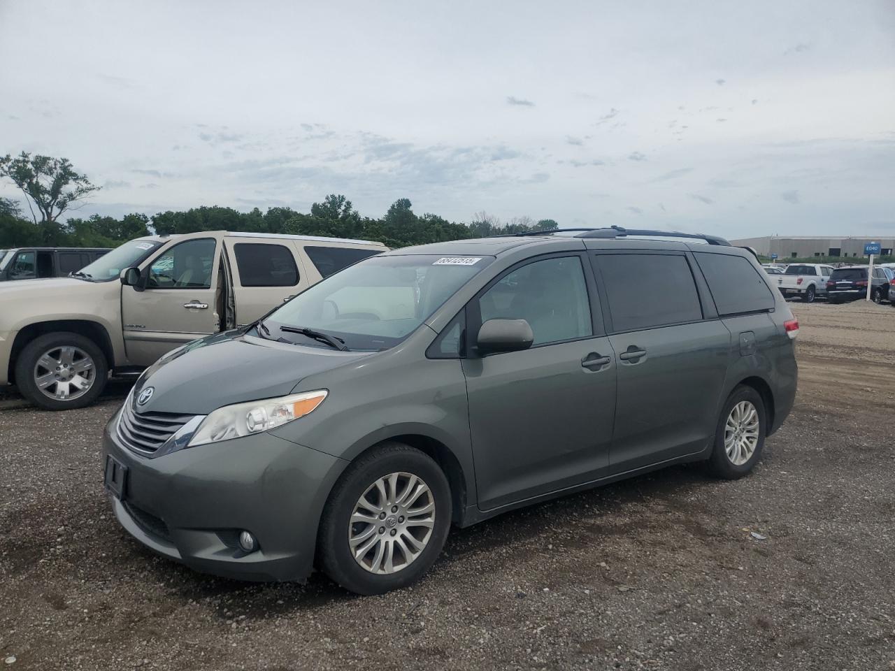 TOYOTA SIENNA XLE