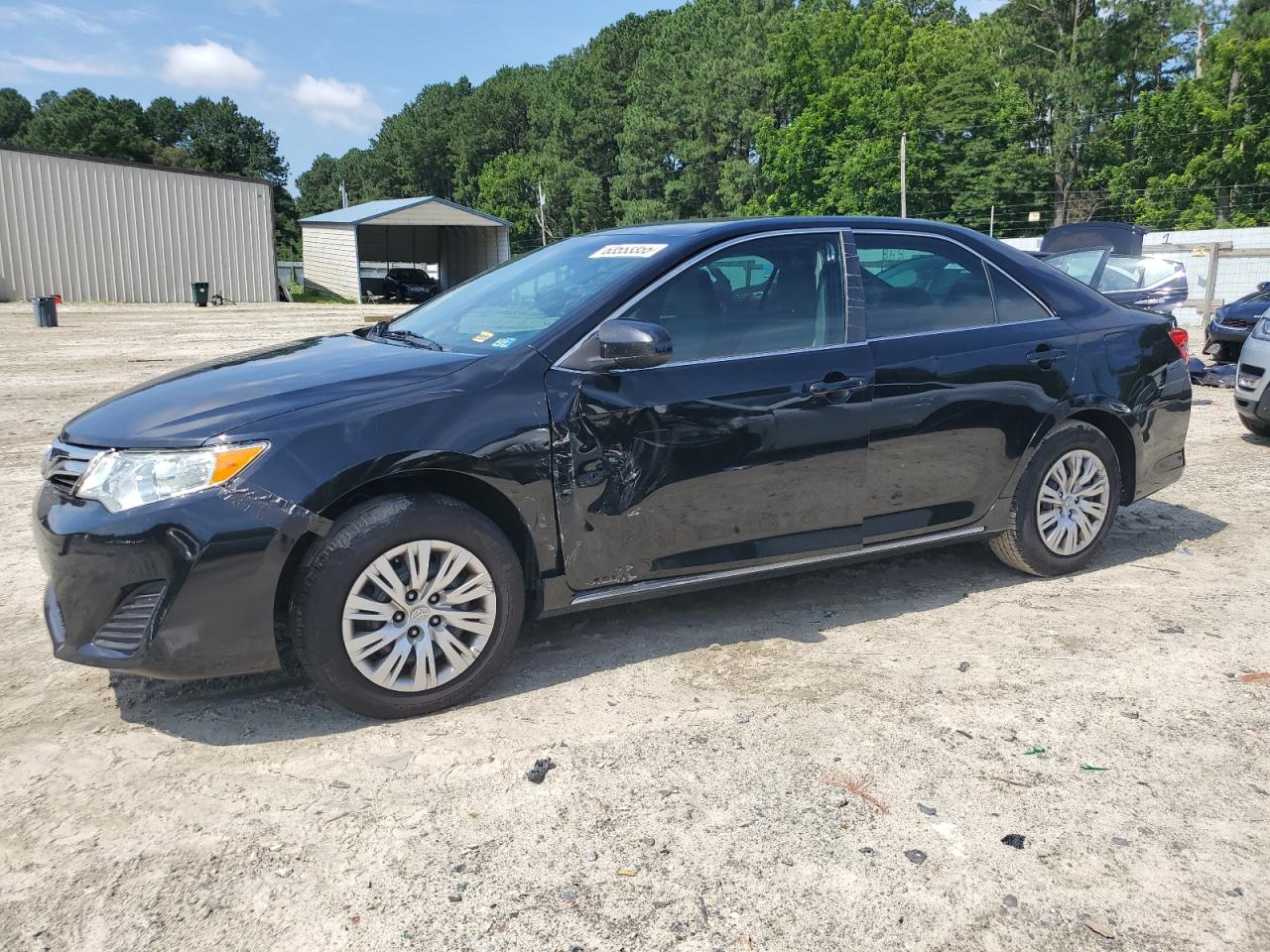 TOYOTA CAMRY BASE