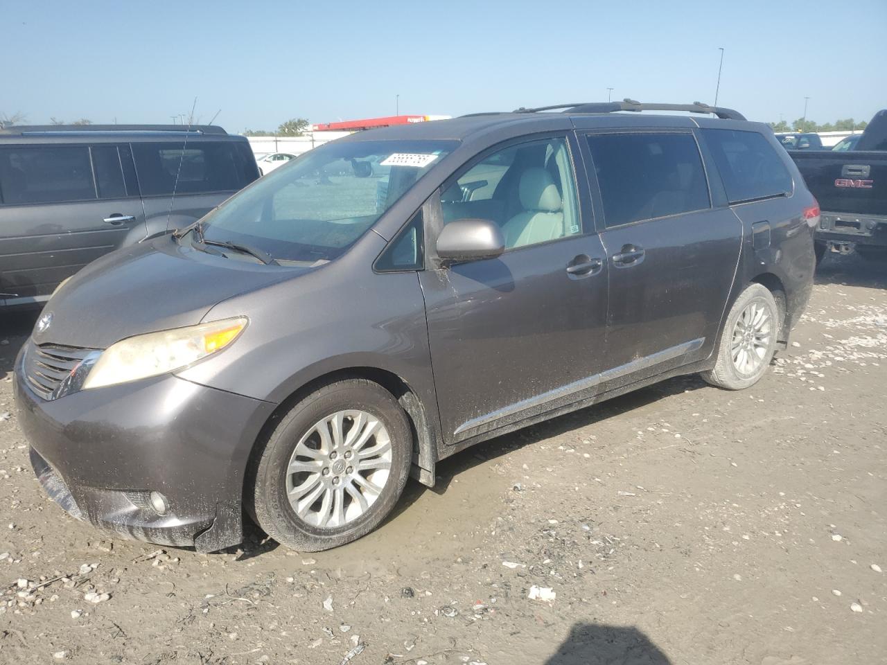 TOYOTA SIENNA XLE
