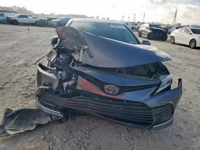 2021 TOYOTA CAMRY LE - 4T1C11AK0MU436499