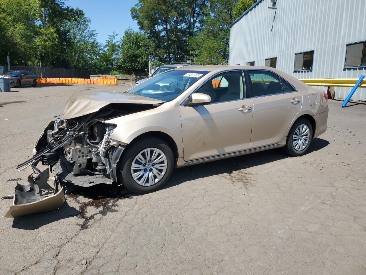 TOYOTA CAMRY BASE