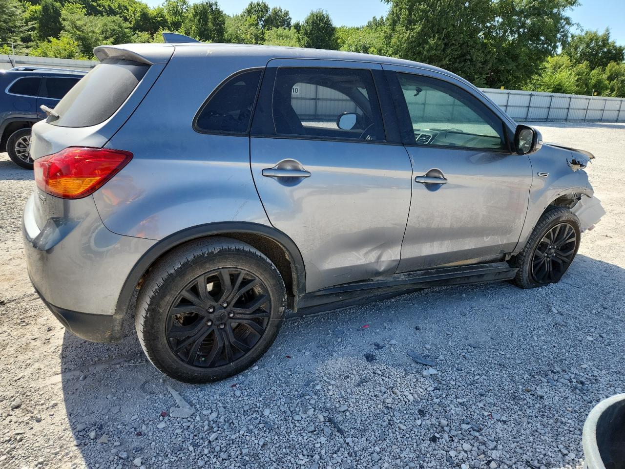 MITSUBISHI OUTLANDER ES