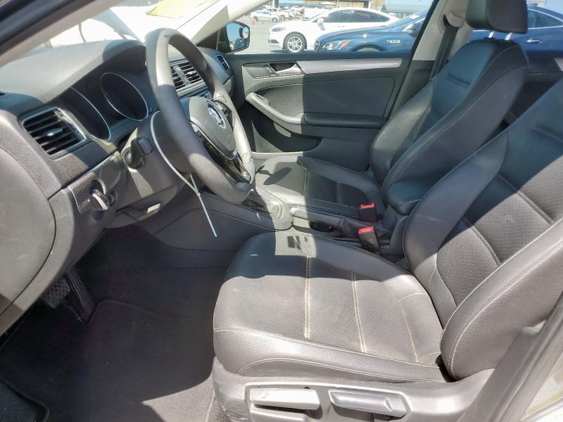 2018 VOLKSWAGEN JETTA SE - 3VWDB7AJ7JM229377