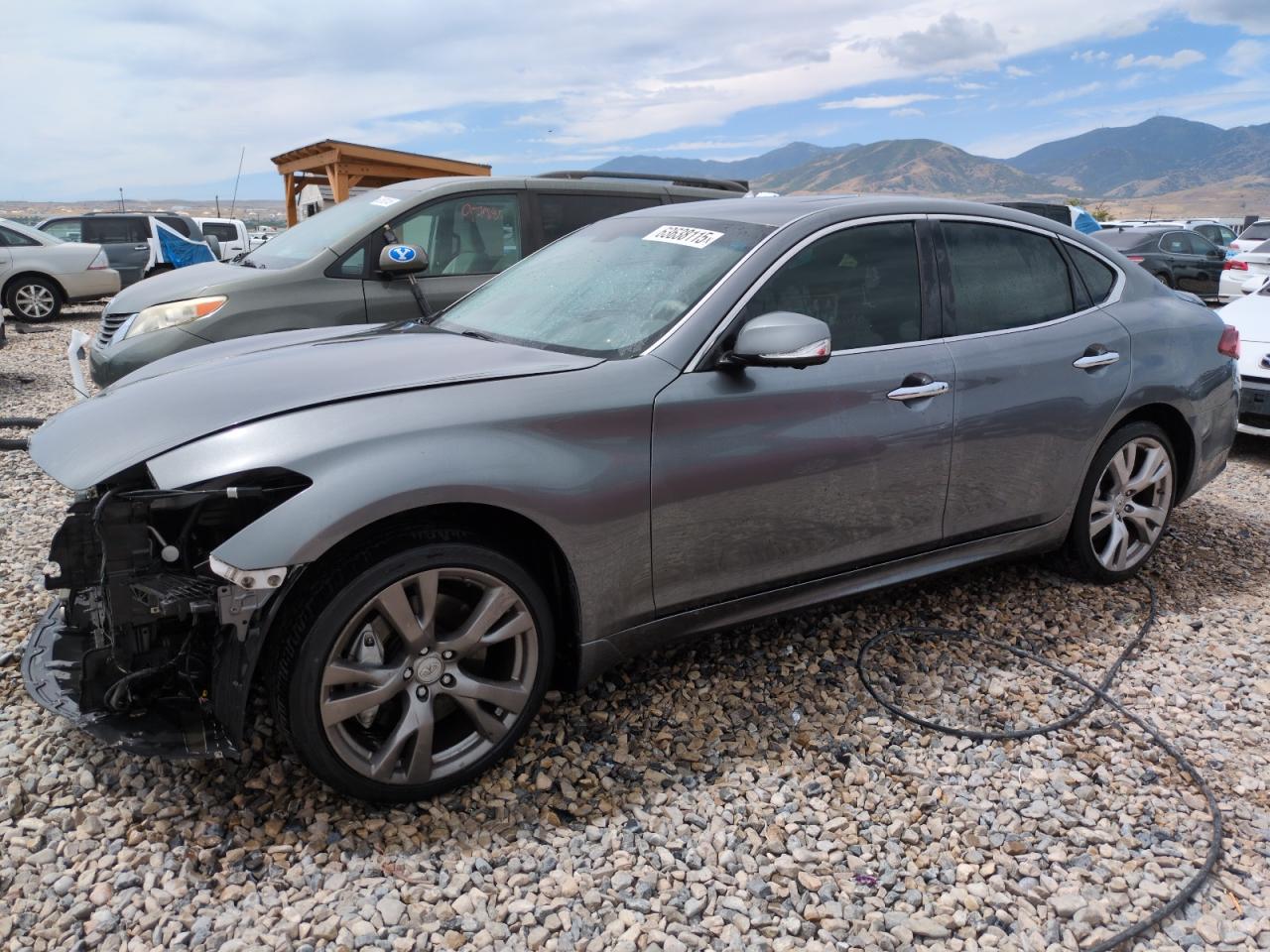 INFINITI Q70 3.7