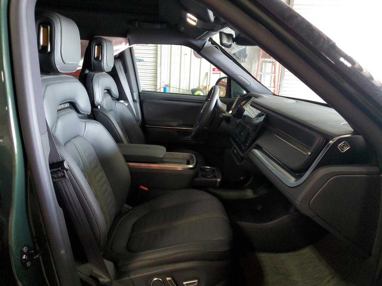 RIVIAN R1S ADVENTURE