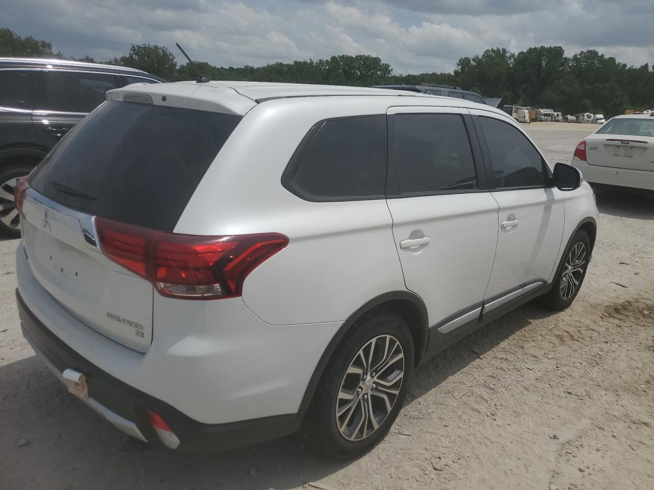 Mitsubishi Outlander 2016