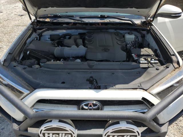 2019 TOYOTA 4RUNNER SR JTEBU5JR9K5718574