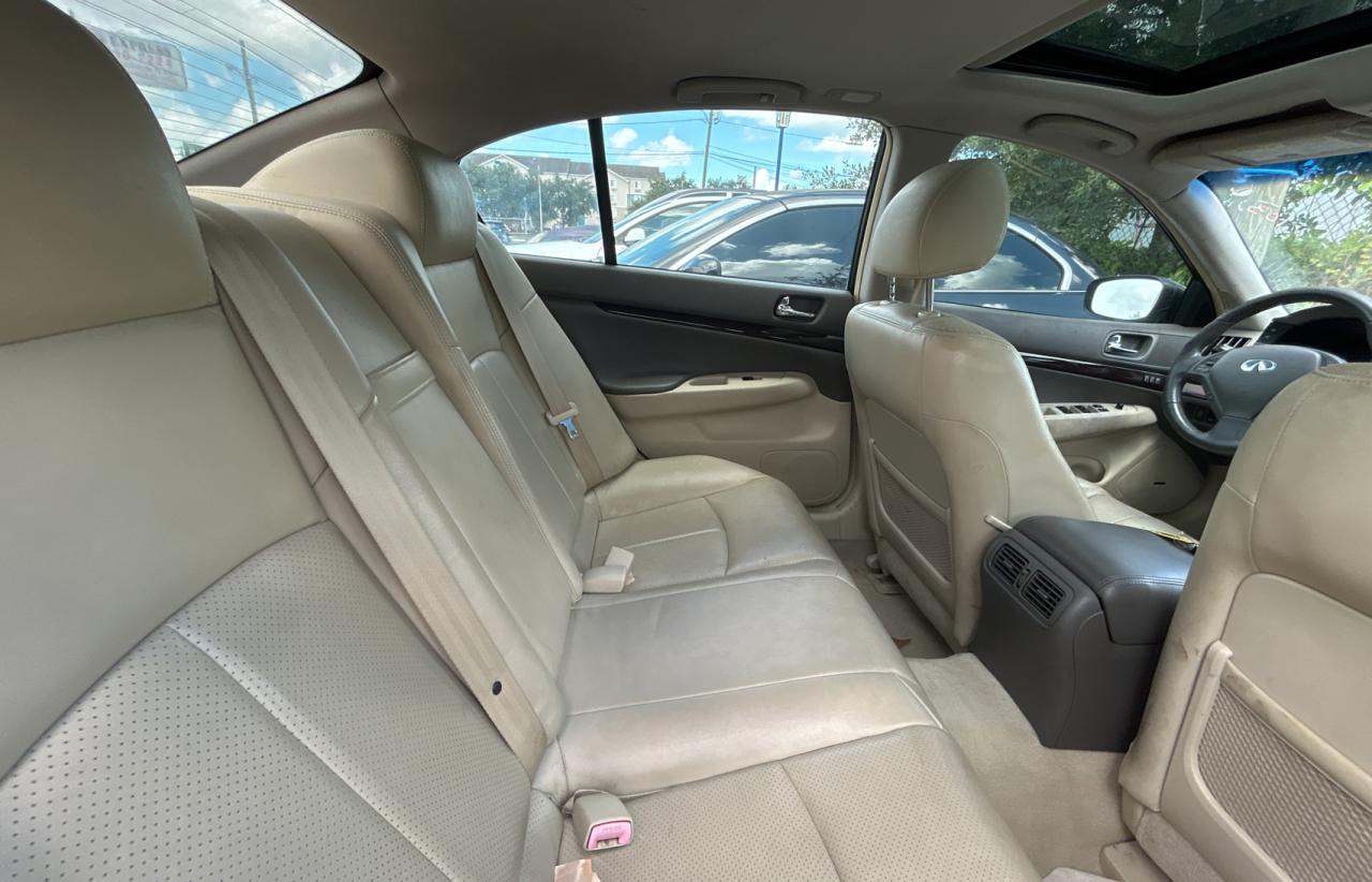 Infiniti G37 base 2011