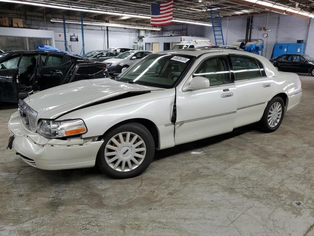 Global Auto Auctions: 2005 LINCOLN TOWN CAR S