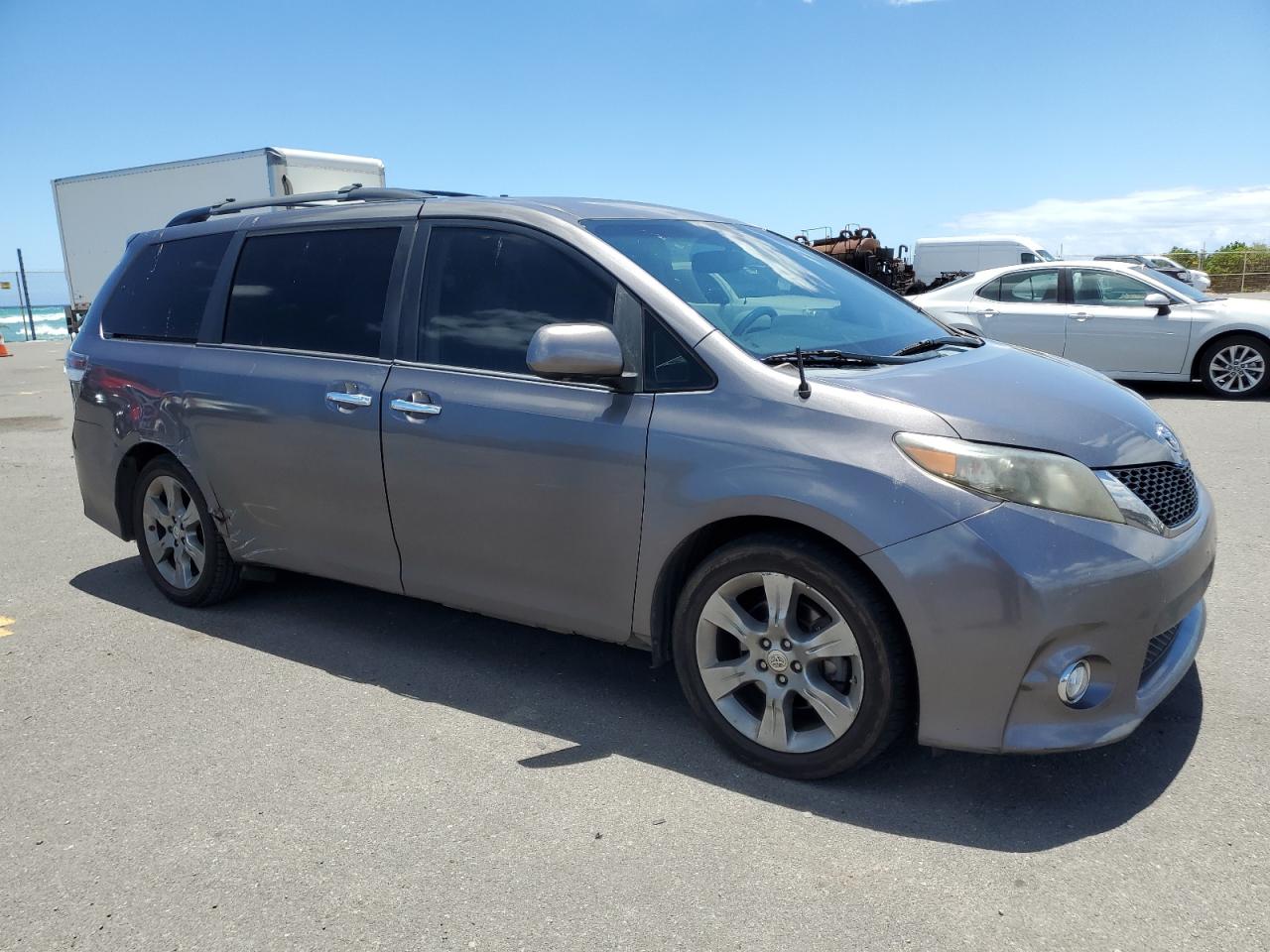 TOYOTA SIENNA SPORT