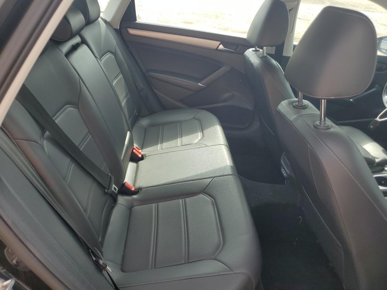 VOLKSWAGEN PASSAT SE