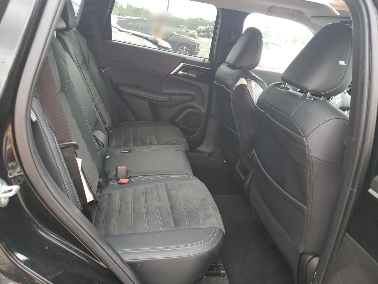 MITSUBISHI OUTLANDER SE