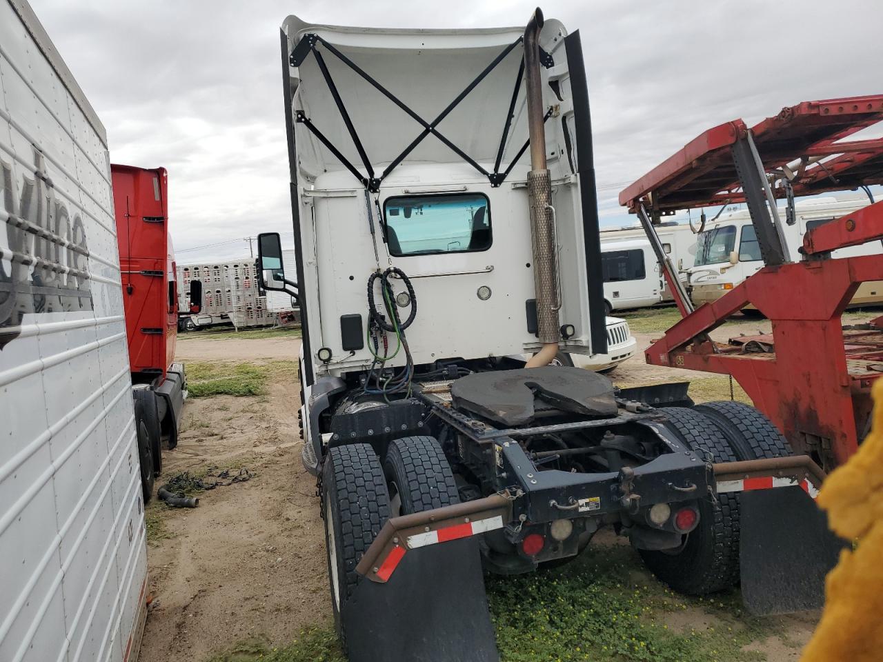 Lot #3261214933 2018 PETERBILT TRACTOR 579