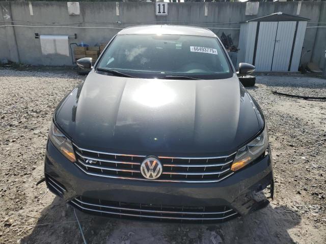 2017 VOLKSWAGEN PASSAT R-L 1VWDT7A32HC052201